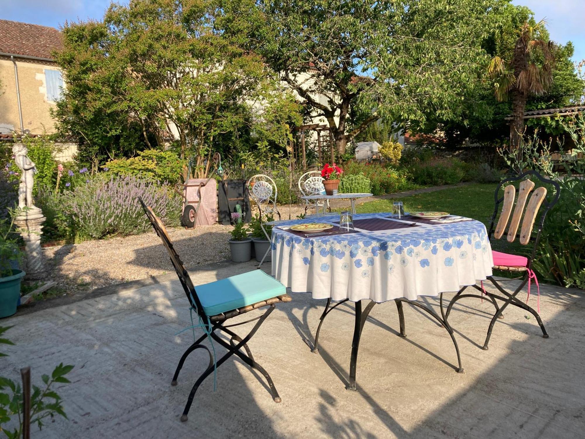 Le Petit Cochon Bed & Breakfast Valence-sur-Baise Bagian luar foto